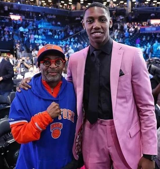 本赛季库追巴同时在场时，勇士攻防效率和净效率均为联盟第二（库追巴本季同场时，勇士攻防效率与净效率均高居联盟第二）